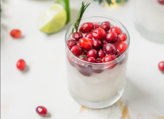 The Mistletoe Kiss Cocktail #drinks #alcohol