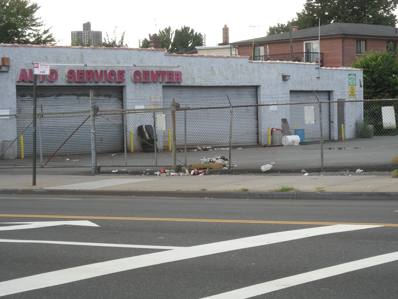 Queens Crap Hillside Avenue is one giant dump