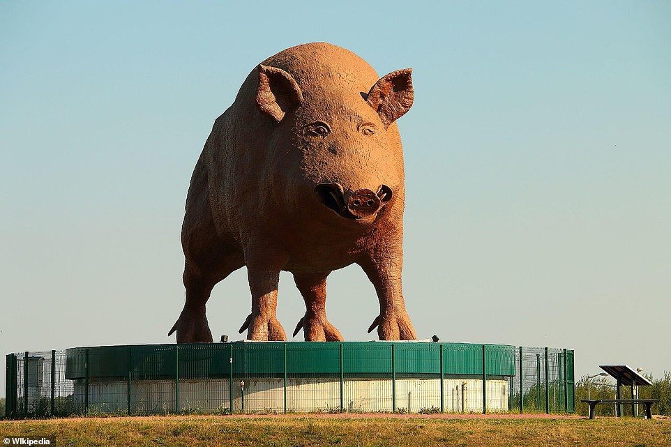 The World s Largest Roadside Attractions Travel Experience the-world-s-largest-roadside-attractions-travel-experience