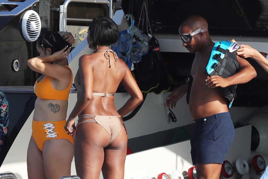 Along with splashing around on the beach, Gabby and D-Wade chartered a boat...