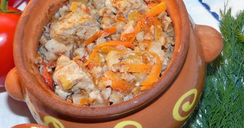 Мясо с грибами в горшочках. Гречка в горшочке. Гречневая каша в горшочке. Свинина с гречкой в горшочке в духовке. Гречка с грибами в горшочке.
