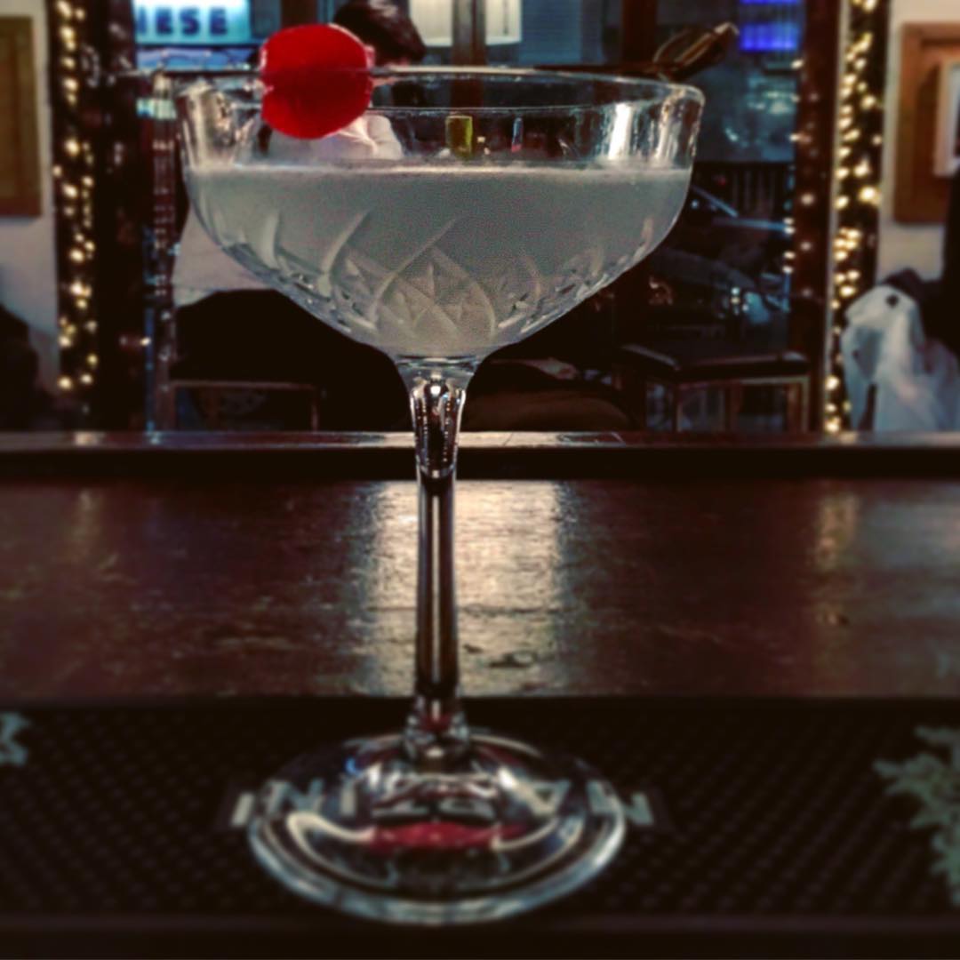 "AVIATION" cocktail IBA, ricetta e storia del cocktail nato per piloti