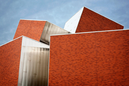 Modulos que integran lucernarios o claraboyas de iluminación natural para la nueva ampliación del Museo de Arte Weisman, obra del arquitecto Frank Gehry