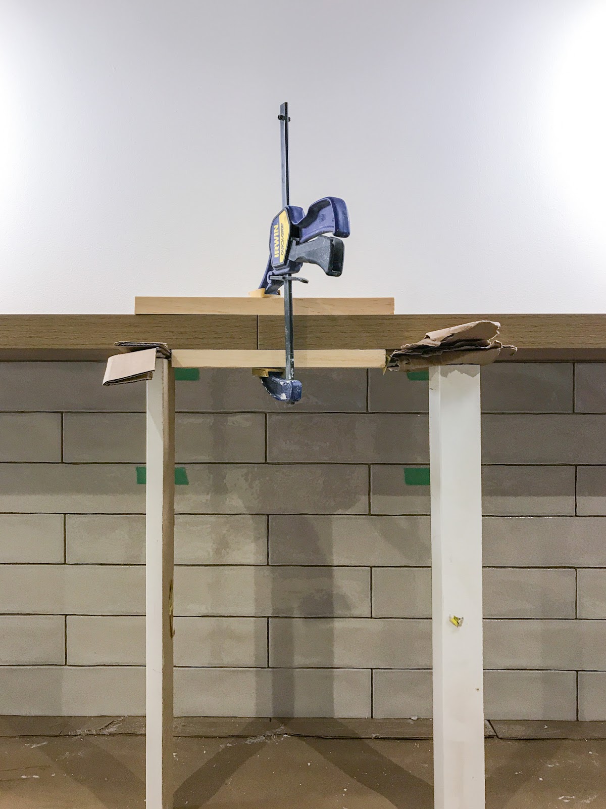 Zwevende planken installeren, zwevende planken diy, zwevende planken studs gipsplaten