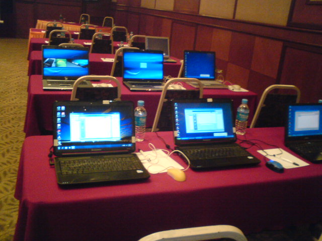 Projector Laptop PC Computer Rental Harga rendah kami 
