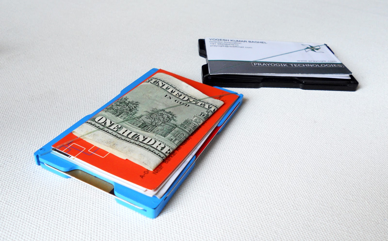 Hexlab Lamina smart way to carry credit cards and cash