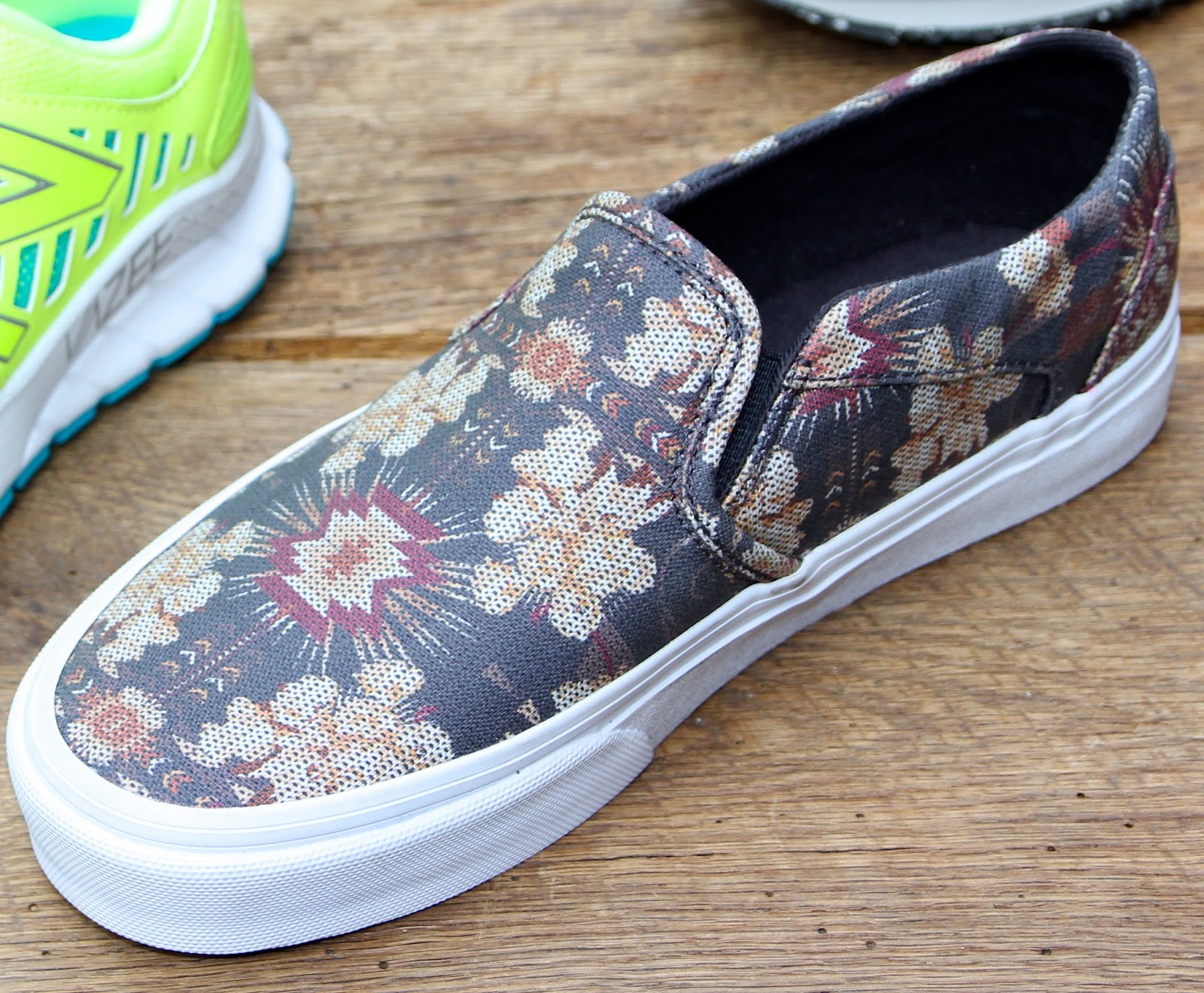 dsw slip on vans