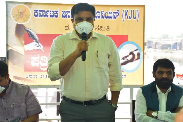 Vaccine on priority - ವಿದೇಶ ಪ್ರಯಾಣಿಕರಿಗೆ ಆದ್ಯತೆ ಲಸಿಕೆ ಲಭ್ಯ: ದ.ಕ. ಜಿಲ್ಲಾಡಳಿತ Vaccine on priority - ವಿದೇಶ ಪ್ರಯಾಣಿಕರಿಗೆ ಆದ್ಯತೆ ಲಸಿಕೆ ಲಭ್ಯ: ದ.ಕ. ಜಿಲ್ಲಾಡಳಿತ