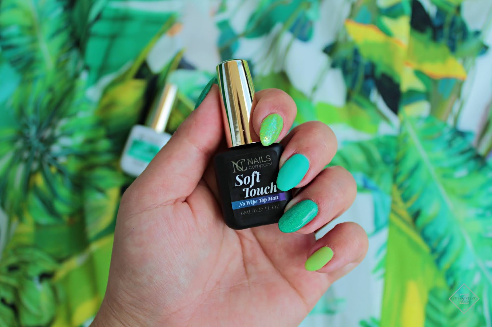 Zielony manicure zmalowany lakierami hybrydowymi NC NAILS COMPANY