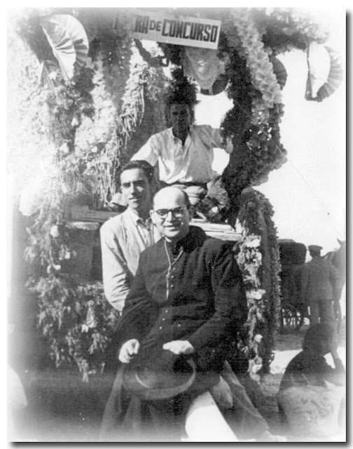 Carreta de la Romería de Valme, en primer plano D. José Ruiz Mantero, junto al joven Bautista, años 50