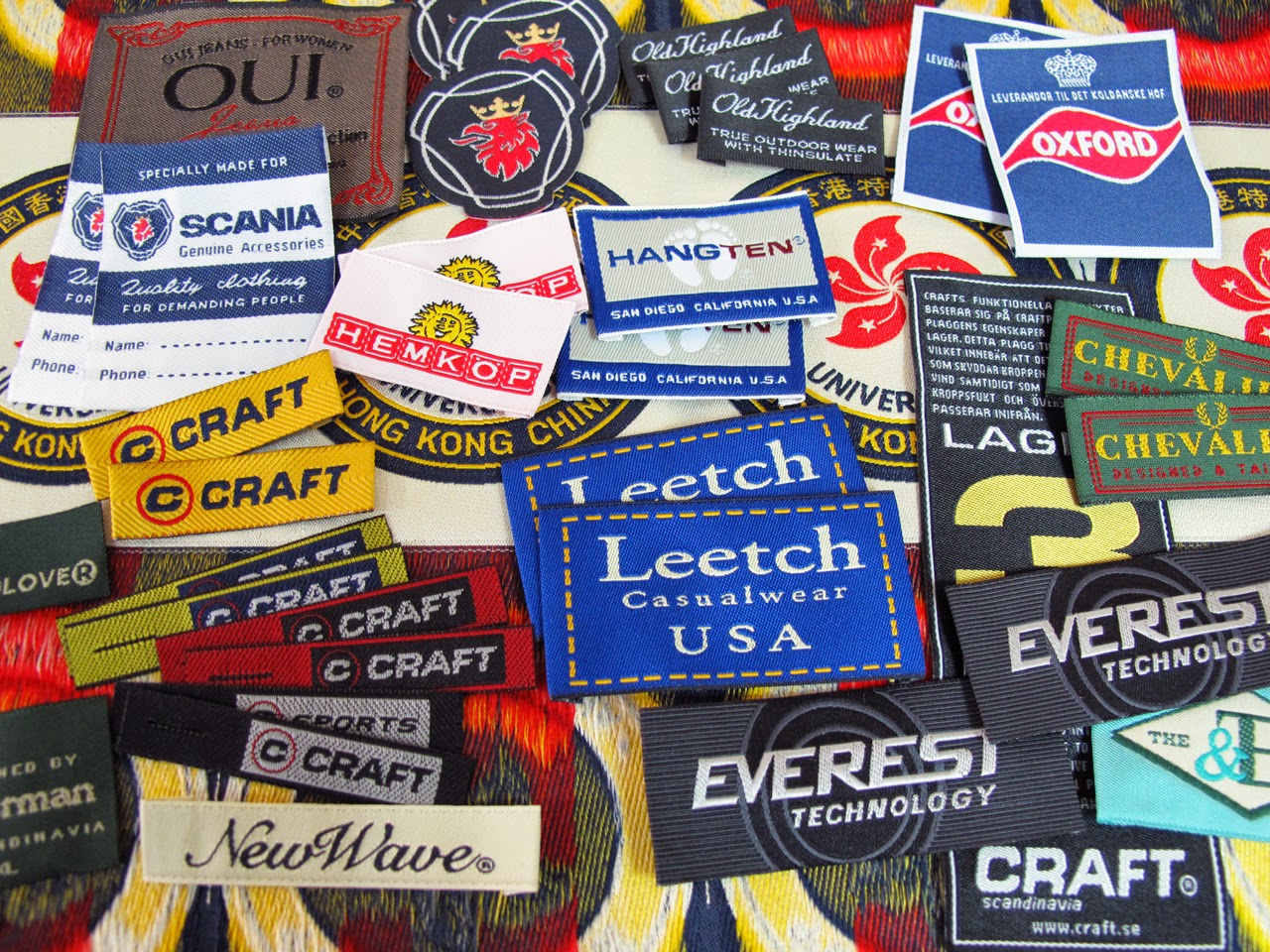 этикетки брендов одежды. бирки для одежды. этикетки брендов одежды. этикетки брендов одежды. лейблы на одежду известных брендов.