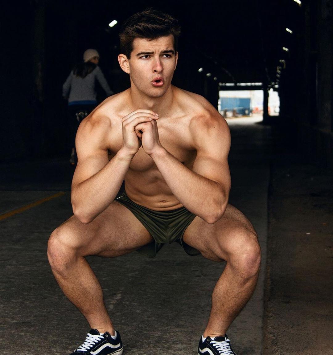 photo-bombed-sexy-fit-shirtless-dude-outdoor-workout