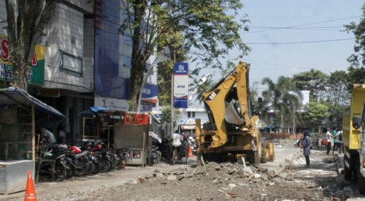 Pedagang Pindah Pasar Induk, Bangunan dan Plester Penampungan Sementara Diratakan 