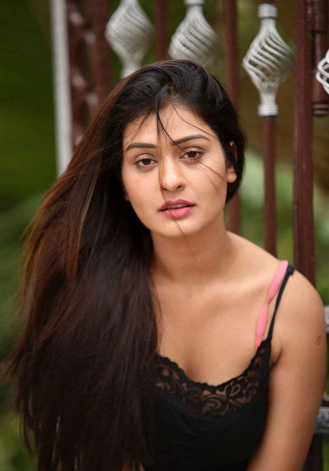Actress Gallery: Payal Rajput latest Pictures