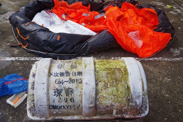 Phát hiện vật thể lạ ghi chữ Trung Quốc trên bờ biển Thừa Thiên Huế