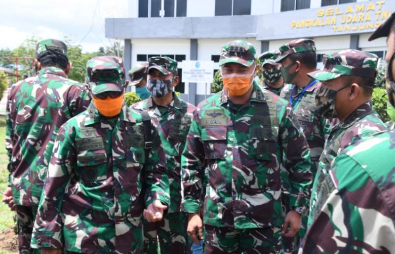 Didampingi Kolonel Harnoto, Mayjen TNI Richard Tampubolon