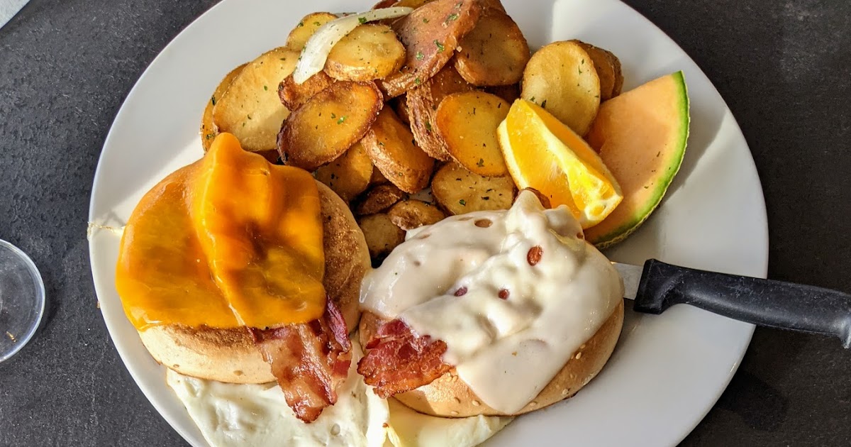 Smooch Food. There's so much to eat! Brunch at Eggspectation