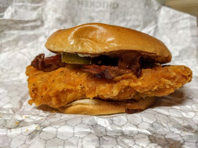 Review Wendy's Spicy Jalapeno Popper Chicken Sandwich