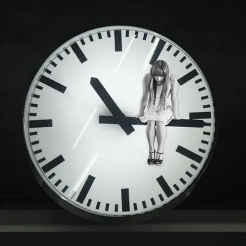 Sad WhatsApp DP for girls, Sad DP for girls sad girl sitting on clock DP for girls