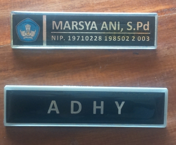 Desain Name Tag