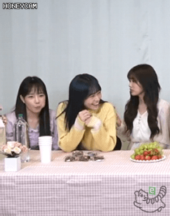 유리 딸기 먹여주는 광배  (유진)