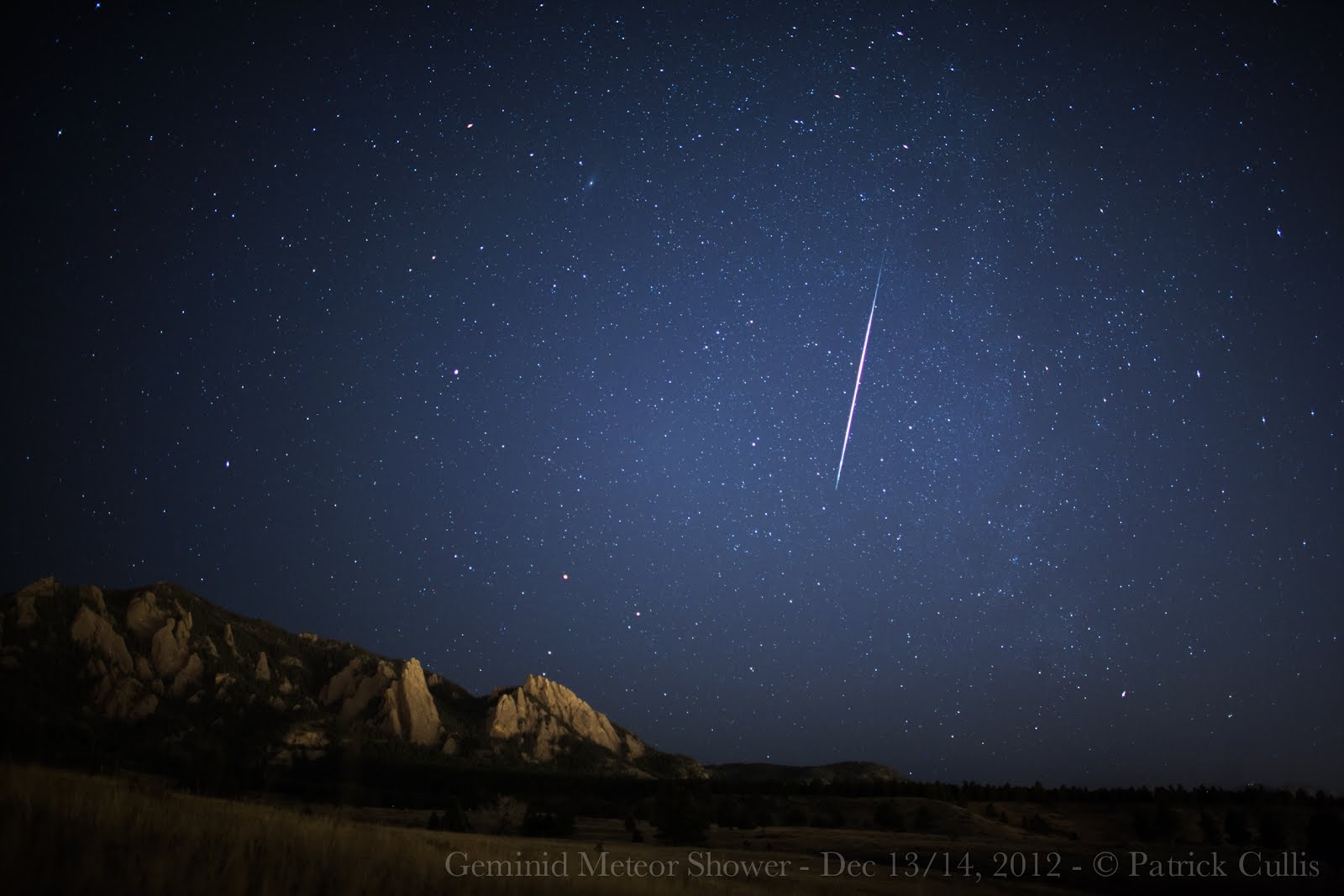 след метеора на звёздном небе. быстро метеор. теплоход метеор новосибирск. метеор-2020 проект 03830. метеор 235.