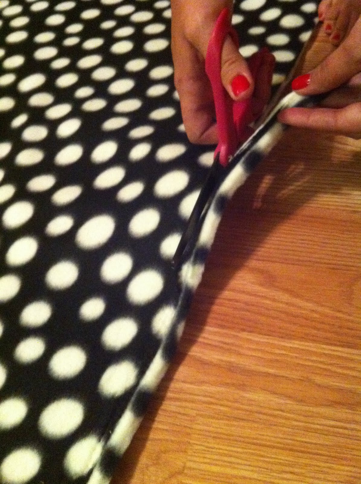 Nest and Nibble Easy NoSew Fleece Tie Blanket Tutorial