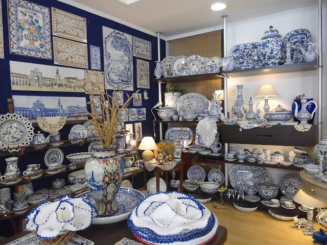 ceramiche portoghesi bianche e blu
