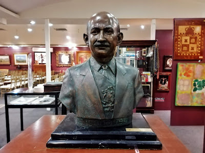 Rompe récord busto de Carlos Salinas en subasta de Monterrey al venderse en 150 mil pesos