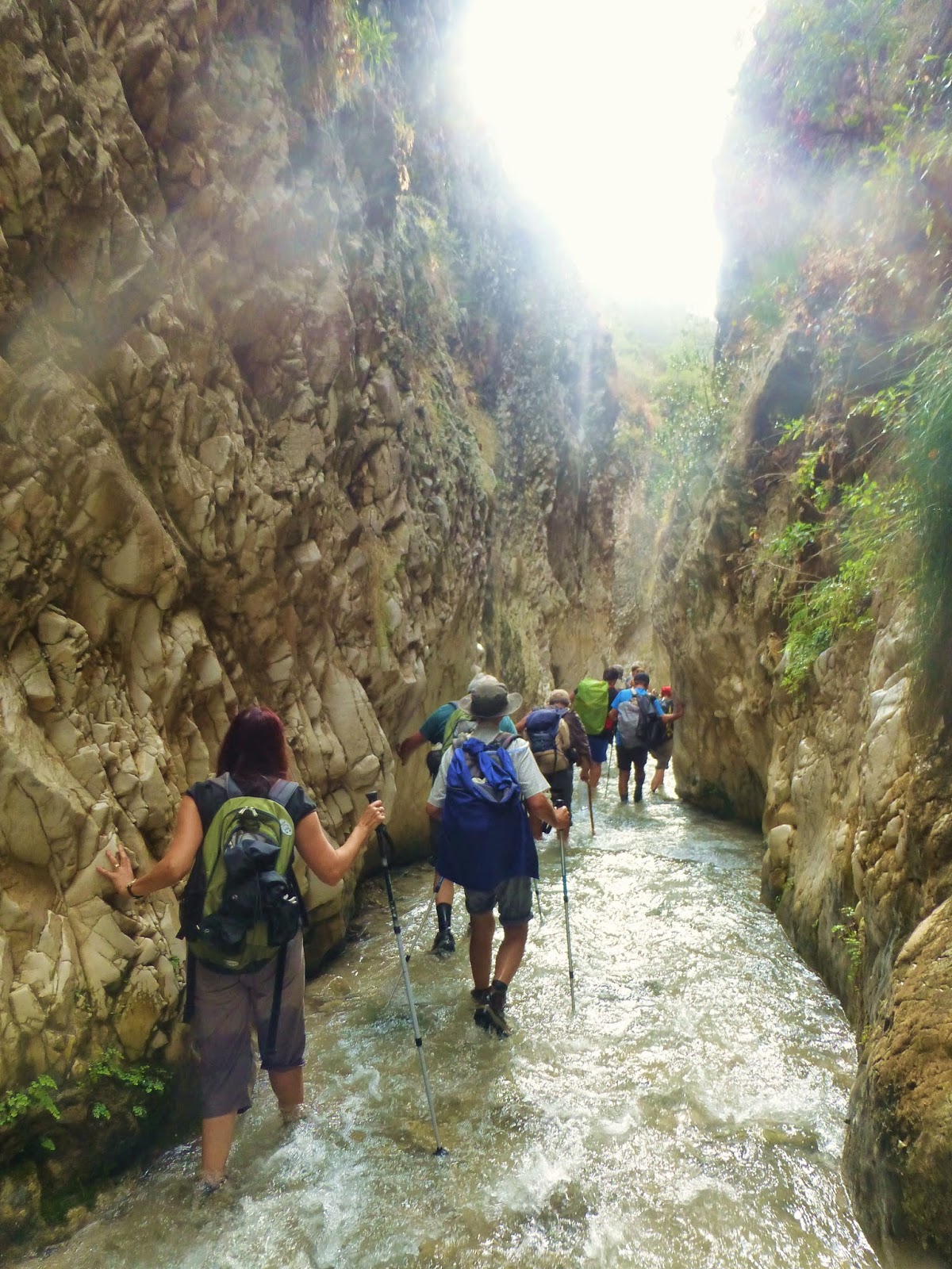 Carretera y manta. Viajes y caminatas: Senderismo fluvial por el río ...
