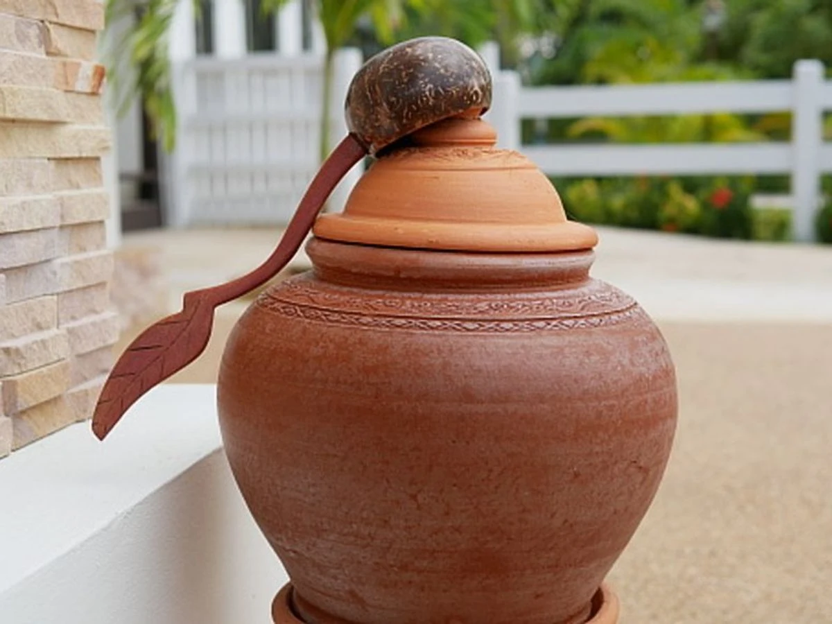 Benefits of drinking clay matka (pot) pot water