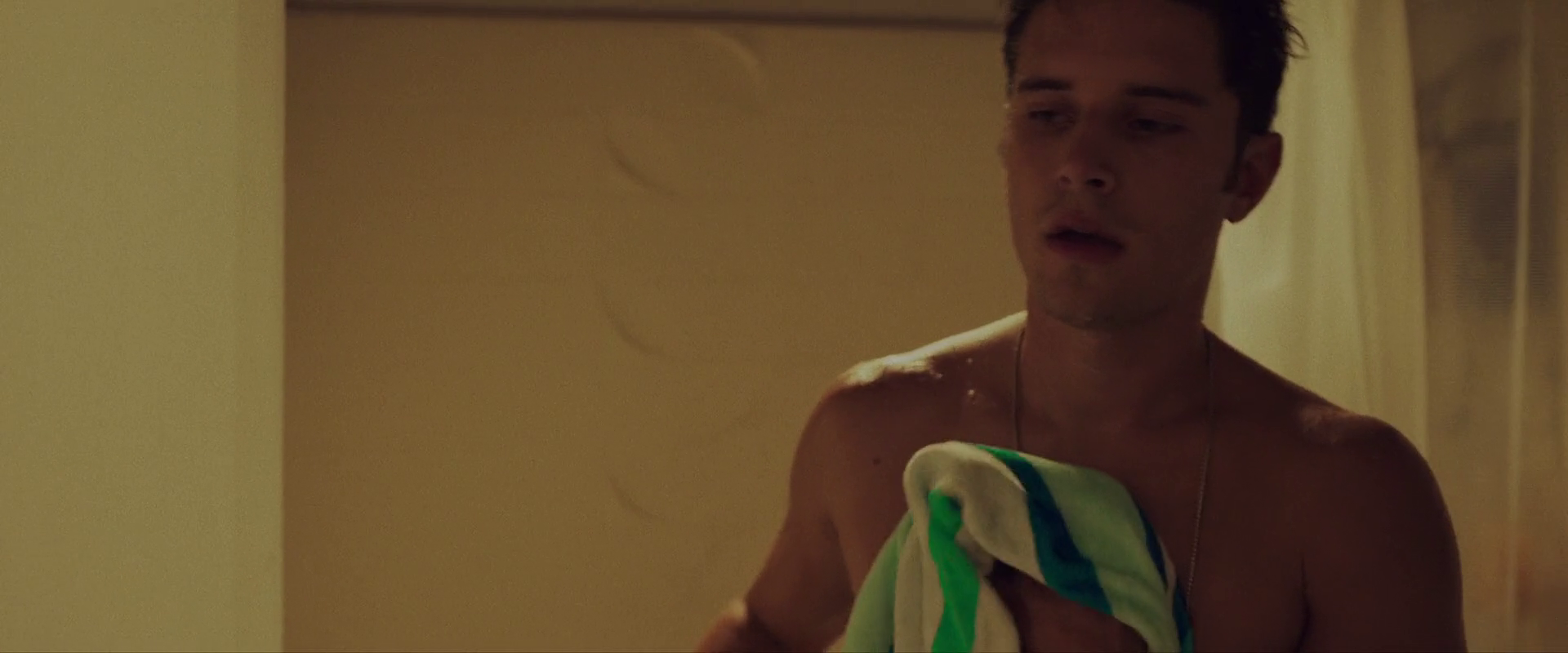 ausCAPS: Ronen Rubinstein nude in Smiley Face Killers