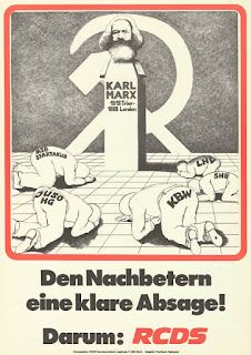 Batı Almanya'da, Hıristiyan Demokrat Öğrenciler Derneği'nin (RCDS) 1976 yılında hazırladığı bir antikomünist afiş: "Tapınmayı reddettiler! Bu yüzden RCDS'deler."