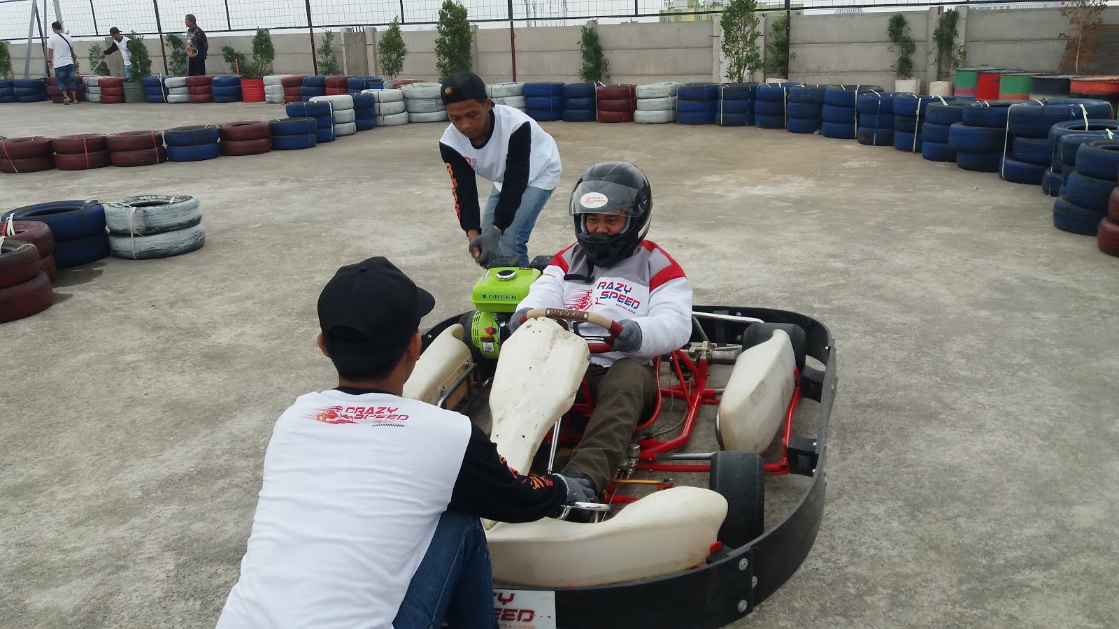 Yuk Main Gokart Di Crazy Speed Karting Cafe Lounge Lippo Yuk Main Gokart Di Crazy Speed Karting Cafe Lounge Lippo