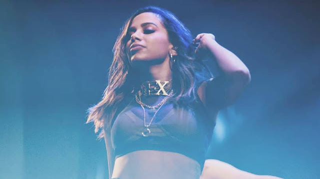 Anitta fatura R$ 500 mil por show após copiar tática de Wesley Safadão, diz jornal