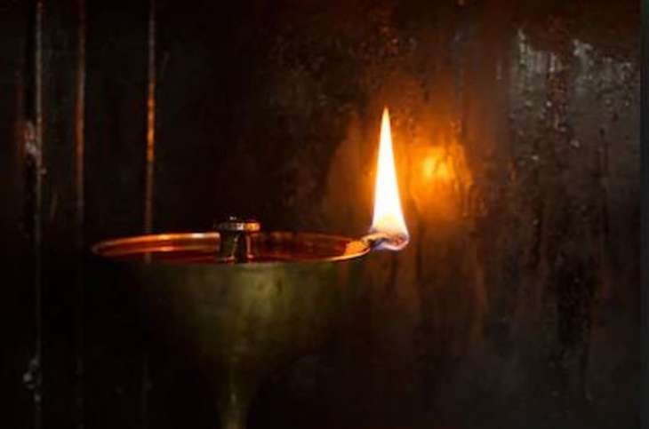 ஐயப்ப பக்தர்கள் இதையெல்லாம் மறந்தும் செய்துவிடாதீர்கள் 4 Diya/Deepam burning for 550 years in this temple at Madhya Pradesh - THE HINDU PORTAL