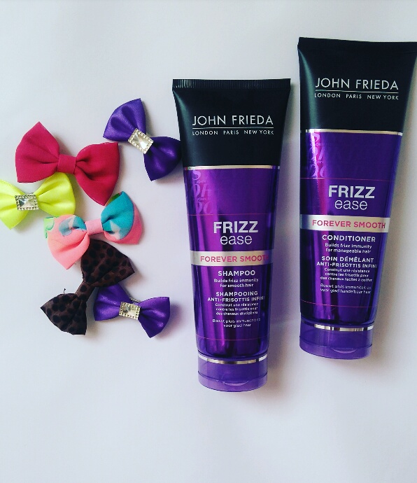 Review John Frieda Forever Smooth Shampoo and Conditioner