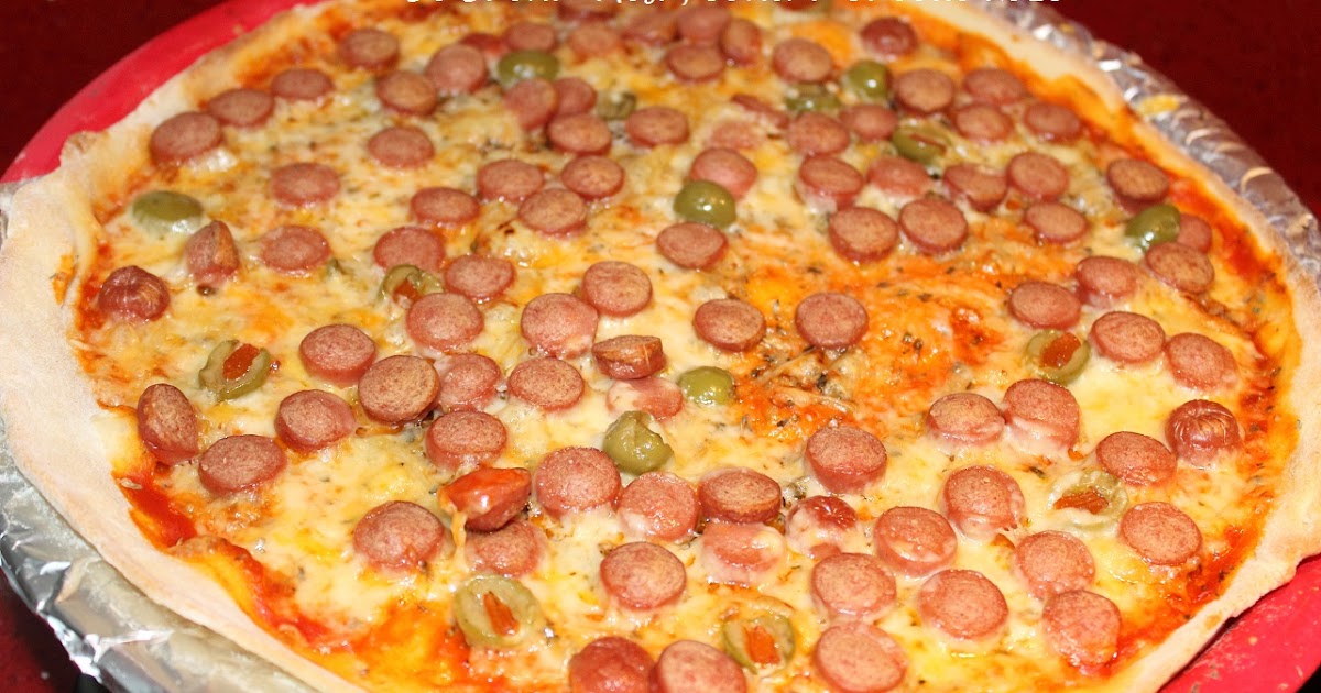Pizzas de frankfurt con aceitunas, y de salchichón, chorizo y aceitunas