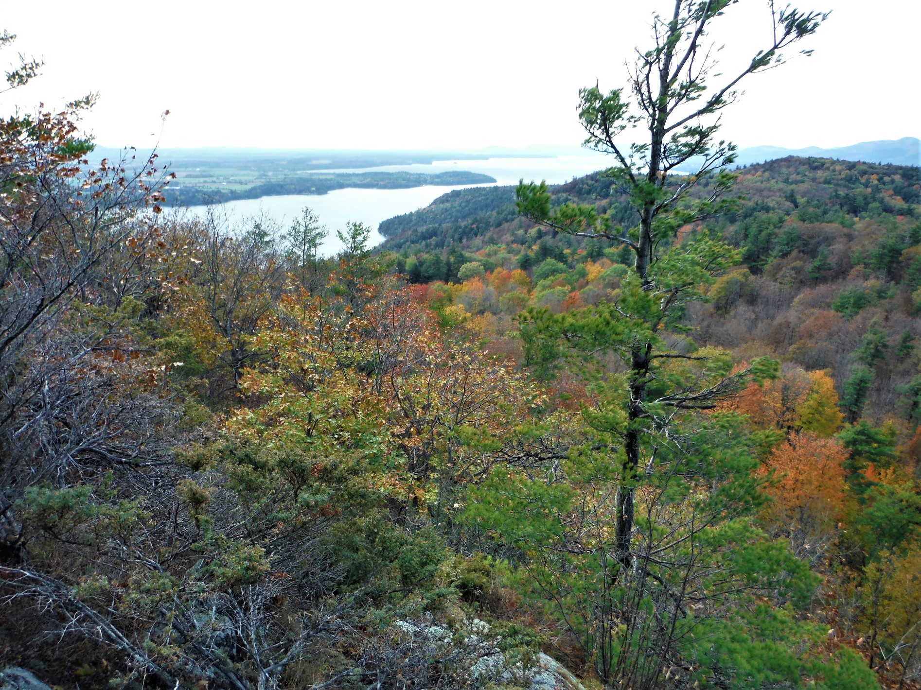 LAKE CHAMPLAIN, SPLIT ROCK WILD FOREST hiking