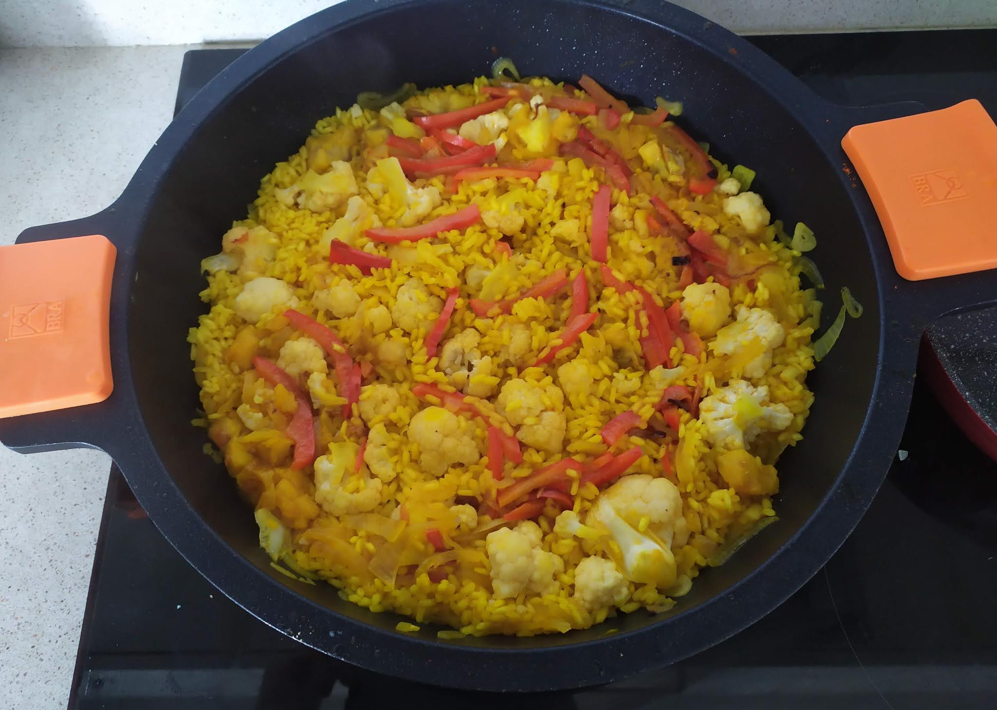 A mi manera Paella de bacalao y coliflores
