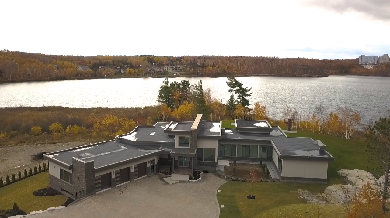 19 Photos vs. 147 Bethel Lake Ct, Sudbury, ON Mansion Interior Design Tour