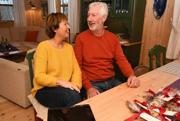 Crown Prince Haakon and Crown Princess Mette-Marit spoke with Kari Elisabeth and Arne Hovengen. navy sweater and red white print shirt