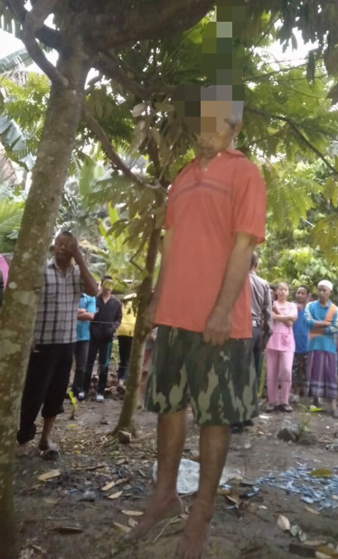 Korban gantung diri di Labura. Korban gantung diri di Labura.