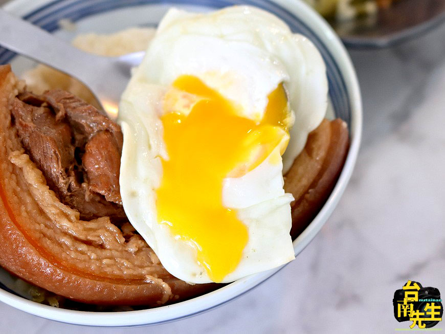 台南爌肉飯／阿嬤祖傳古早味料理／爌肉飯每日限量只賣60份／晚來真的吃不到／當天採買新鮮食材