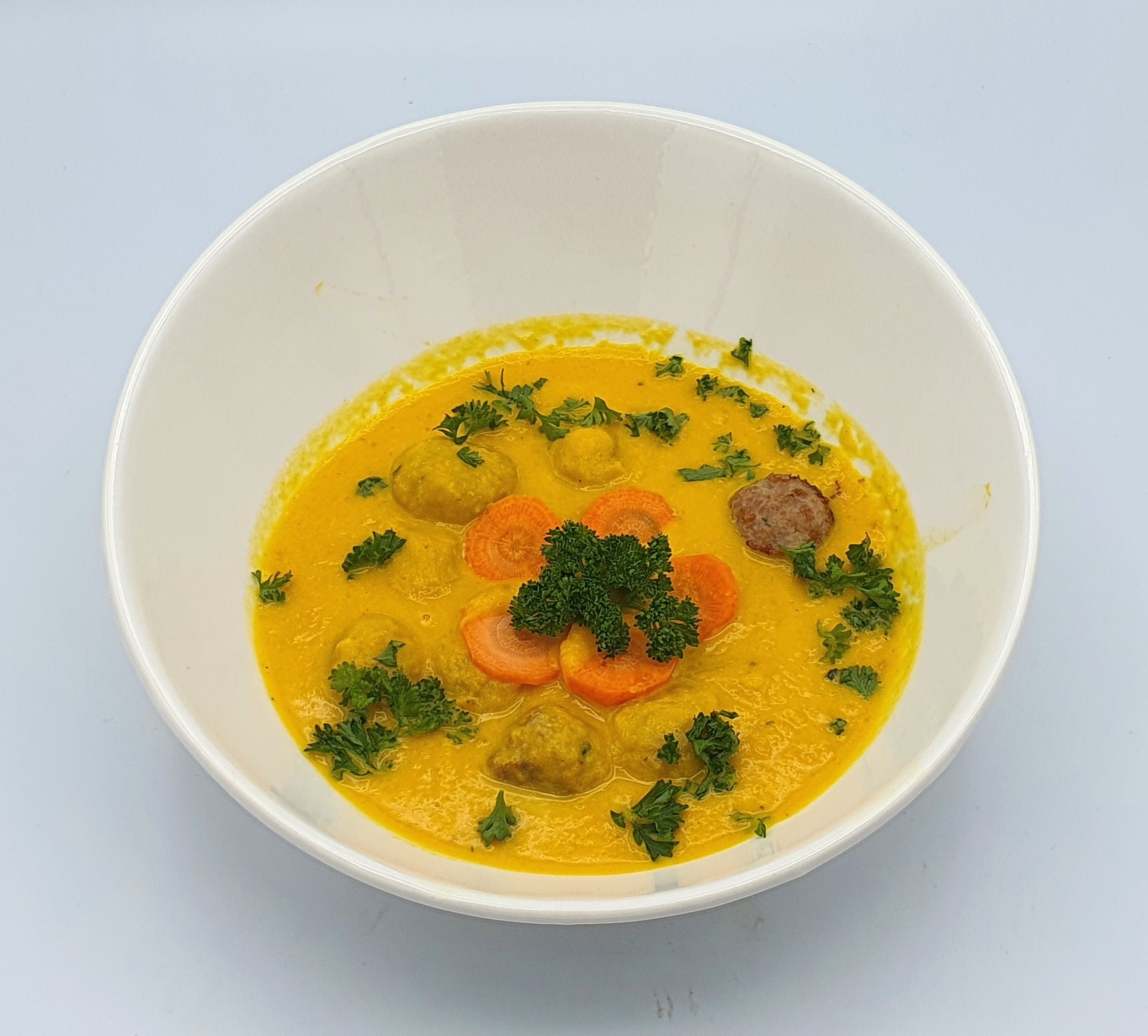 Wessels low carb Welt: Möhrensuppe mit Kokos, Ingwer und Hack