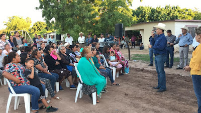 Alcalde de Huatabampo Ramón Díaz visita la Sabila y anuncia inversión en el campo de béisbol 