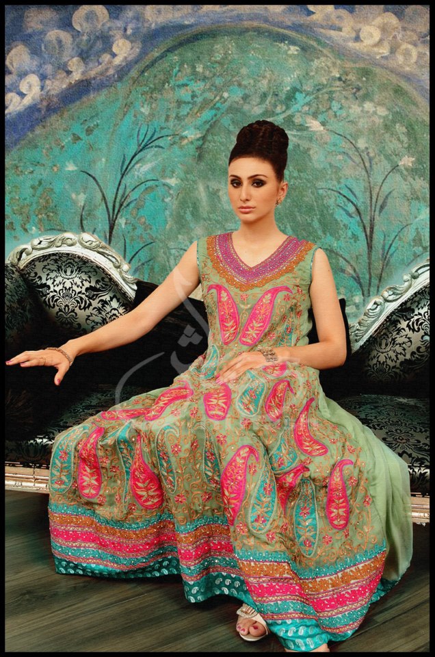 SheStyles Pakistani Designer Dresses Fashion Weeks Lawn Collection Hinash Jodhpor Formal