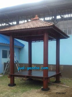 Kolam Ikan Dan Gazebo