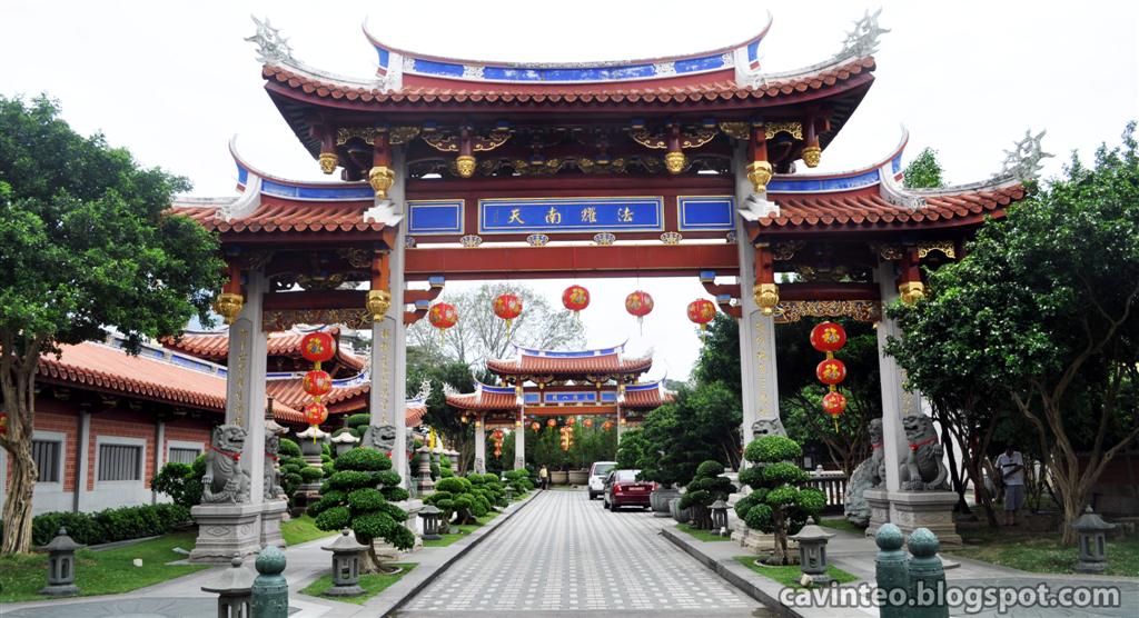 Entree Kibbles: Lian Shan Shuang Lin Monastery (莲山双林寺) [Aka Twin Grove Of  The Lotus Mountain Temple] @ Toa Payoh, Singapore