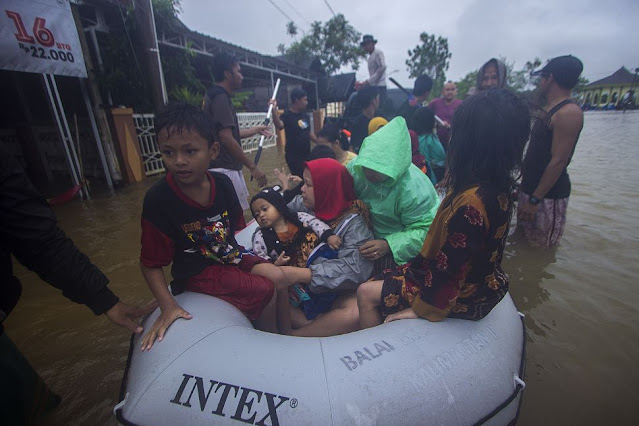 Ya Allah! Bencana Bertubi-tubi Terjang Indonesia, Banjir, Gempa dan Longsor